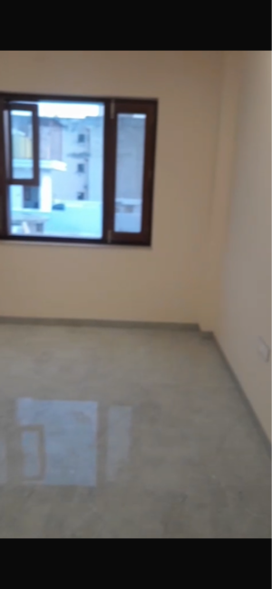 Room in 3 BHK Builder Floor at Sector 21d – for Rent