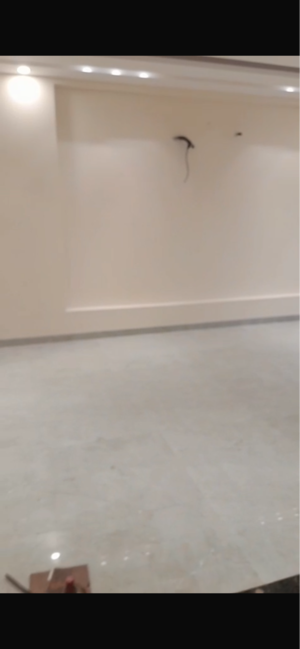 Room in 3 BHK Builder Floor at Sector 21d – for Rent