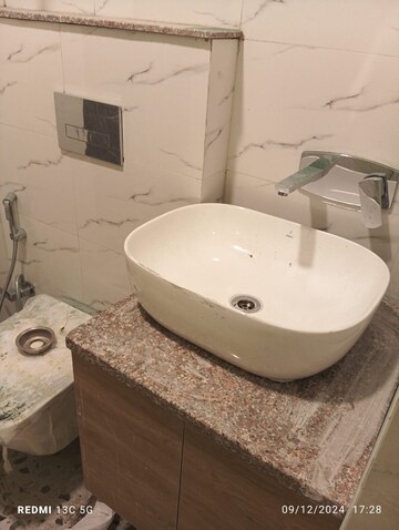 Bathroom in 3 BHK Apartment at DLF Regency Park II, Sector 27 – for Rent
