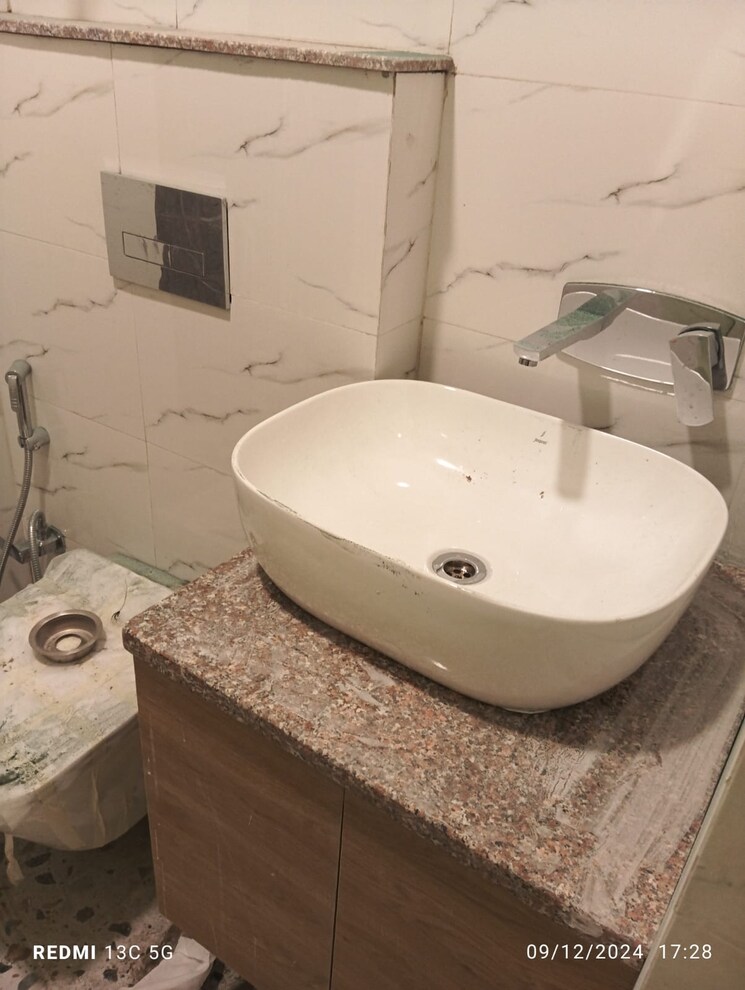 Bathroom, dlf-regency-park-ii 3 Bedroom 1550 Sq.Ft. Apartment In Sector 27 Gurgaon 9279295