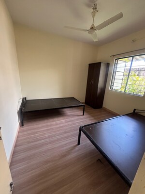 Room in 2 BHK Apartment at Drushti Apartment, Kothrud – for Rent