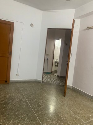 Room in 1 BHK Apartment at Katwaria Sarai – for Rent