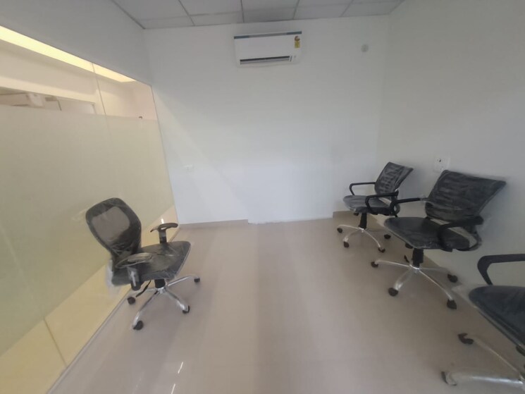 Team Area, sector 63 Commercial Office Space 2800 Sq.Ft. In Sector 63 Noida 9279330