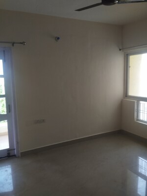 Room in 3.5 BHK Apartment at Shipra Apartment, Gomti Nagar – for Rent