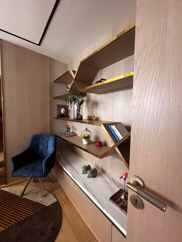 Room in 3 BHK Apartment at Lower Parel – for Rent