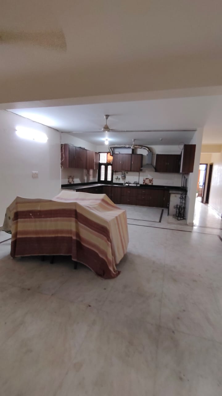 4 BHK + Servant Room Builder Floor For Rent in Saket