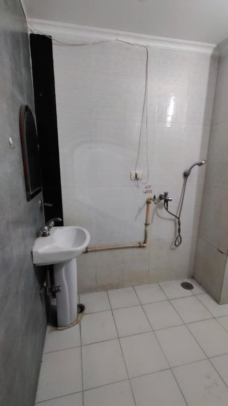 Bathroom, saket 4 Bedroom 300 Sq.Yd. Builder Floor In Saket Delhi 9279383