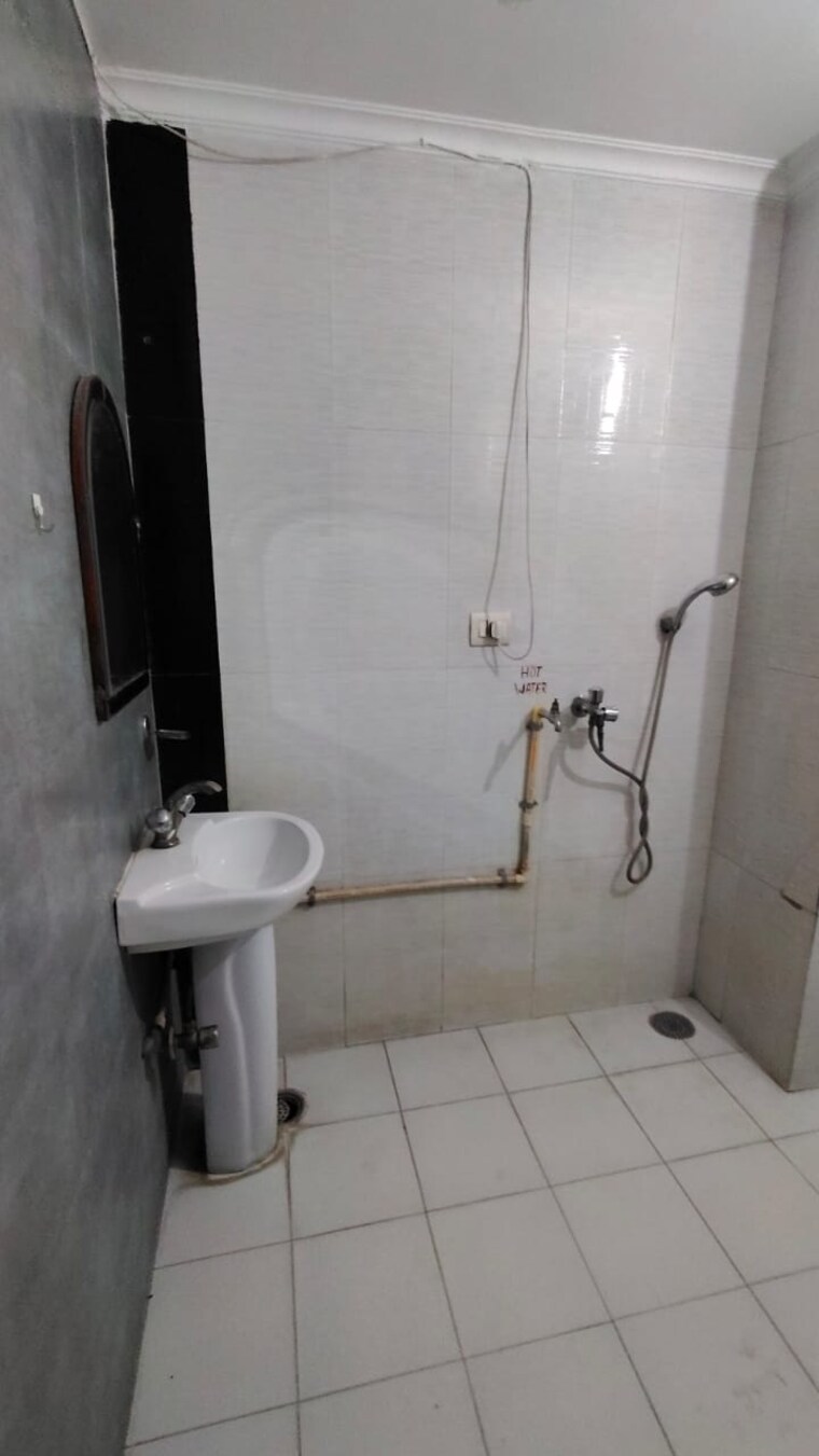 Bathroom, saket 4 Bedroom 300 Sq.Yd. Builder Floor In Saket Delhi 9279383