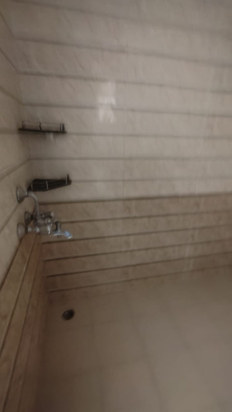 Bathroom, saket 4 Bedroom 300 Sq.Yd. Builder Floor In Saket Delhi 9279383