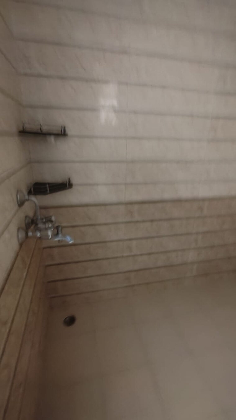 Bathroom, saket 4 Bedroom 300 Sq.Yd. Builder Floor In Saket Delhi 9279383