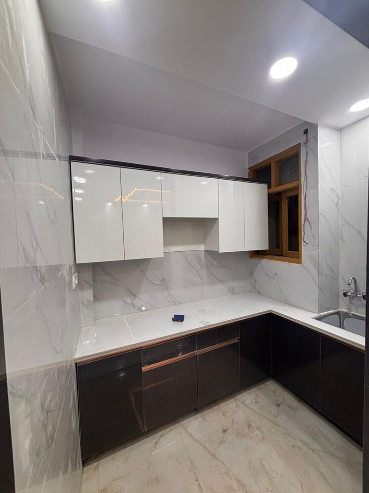 Kitchen, govindpuri 3 Bedroom 900 Sq.Ft. Builder Floor In Govindpuri Delhi 9279407