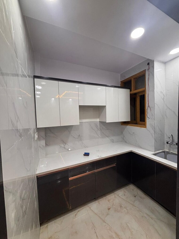 Kitchen, govindpuri 3 Bedroom 900 Sq.Ft. Builder Floor In Govindpuri Delhi 9279407