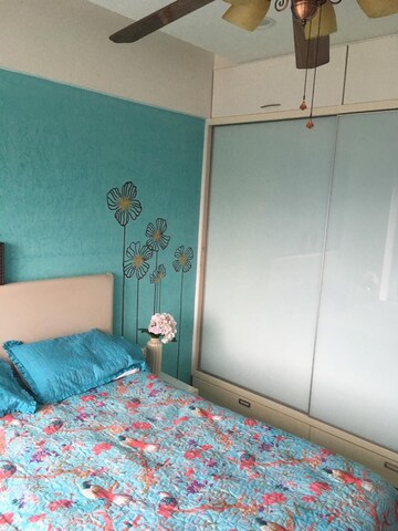 Room in 2 BHK Apartment at Lokhandwala Harmony, Worli – for Rent