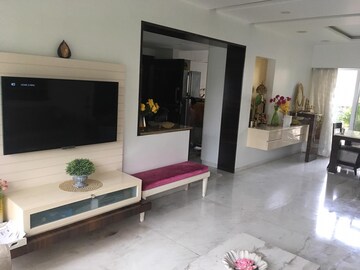 Room in 2 BHK Apartment at Lokhandwala Harmony, Worli – for Rent