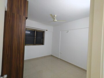 Room in 2 BHK Apartment at Ozone Urbana Aqua, Devanahalli – for Rent