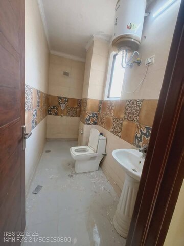 Bathroom in 1 BHK Builder Floor at Saket – for Rent