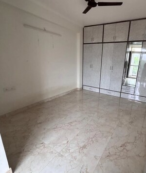 Room in 3 BHK Apartment at Puri Diplomatic Residences, Sector 111 – for Rent