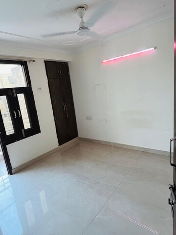 Room in 2 BHK Builder Floor at Saket – for Rent