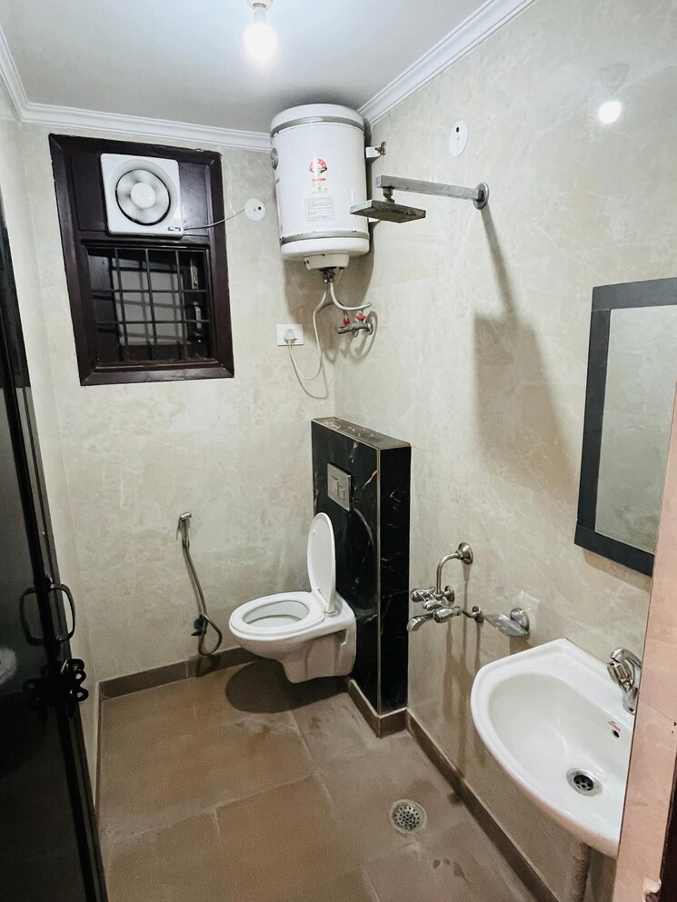 Bathroom, saket 2 Bedroom 810 Sq.Ft. Builder Floor In Saket Delhi 9279494
