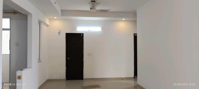 Room, upavp-ganga-yamuna-and-hindon-enclave 3 Bedroom 1250 Sq.Ft. Apartment In Pratap Vihar Ghaziabad 9279454