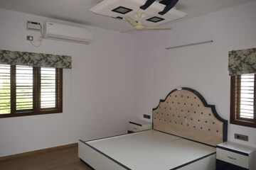 Furnished Amenities in 5 BHK Villa at H1E1 Genesis, Ejipura – for Rent