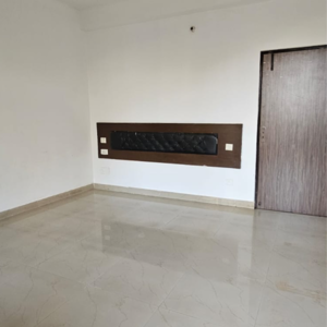 Room in 6 BHK Builder Floor at Sector 38 – for Sale