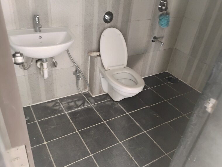 Bathroom, paranjape-schemes-madhukosh 2 Bedroom 1000 Sq.Ft. Apartment In Dhayari Pune 9279579