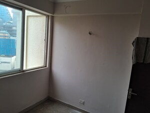 Room in 3 BHK Apartment at Amrapali Golf Homes, Sector 4 Greater Noida – for Rent