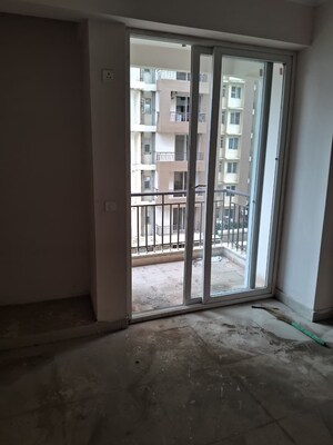 Room in 3 BHK Apartment at Amrapali Golf Homes, Sector 4 Greater Noida – for Rent