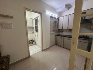 Room in 3 BHK Apartment at Suryamukhi Garden Apartment, Vittal Mallya Road – for Rent