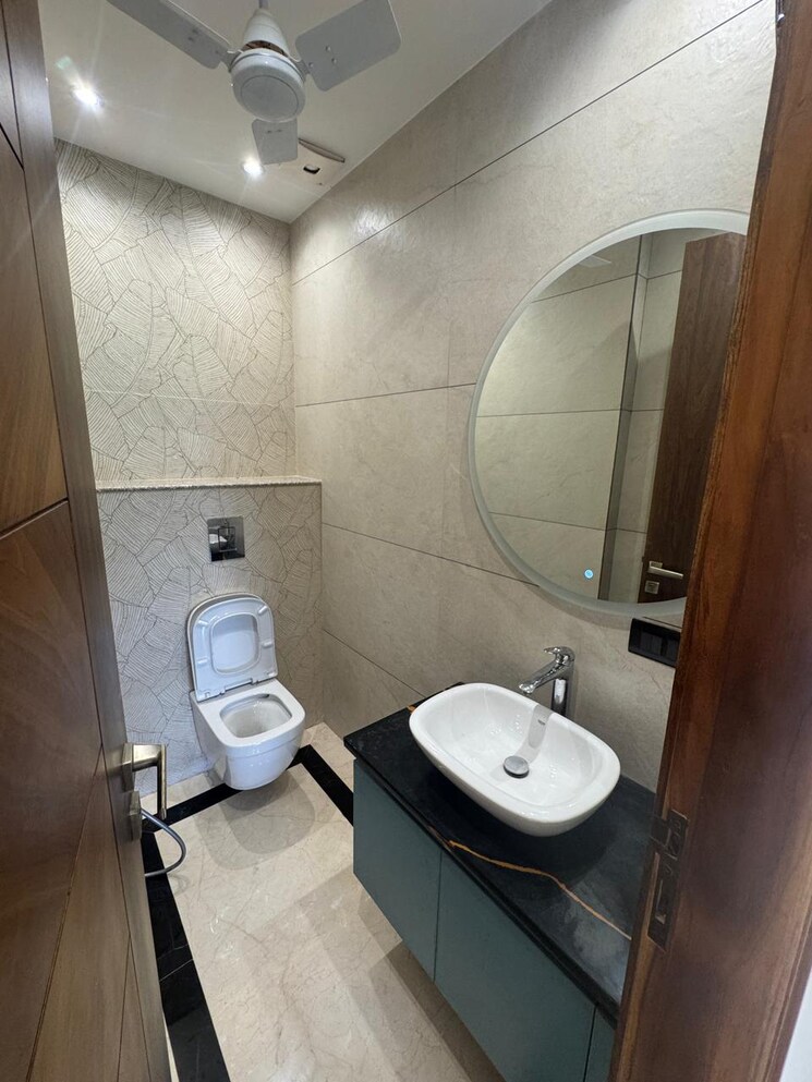 Bathroom, kalkaji 3 Bedroom 1800 Sq.Ft. Builder Floor In Kalkaji Delhi 9279608