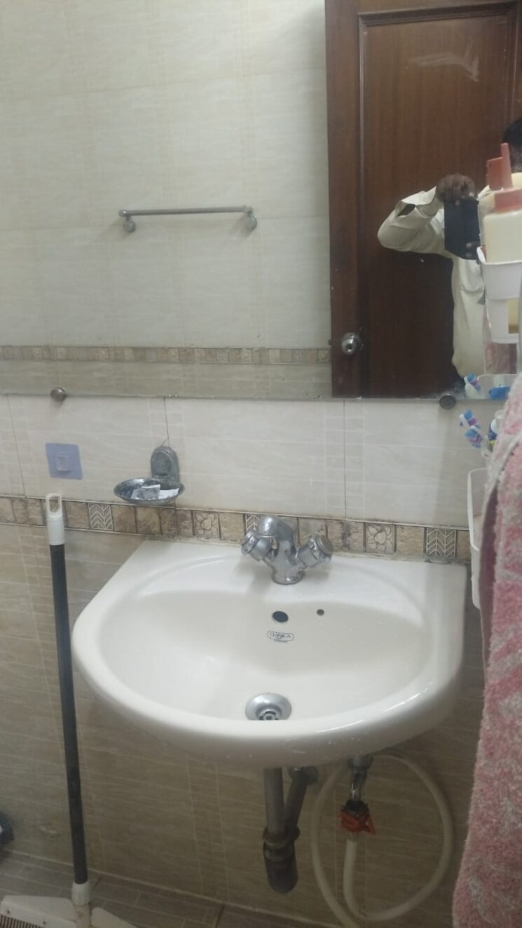 Bathroom, lajpat nagar i 2 Bedroom 900 Sq.Ft. Builder Floor In Lajpat Nagar I Delhi 9279621