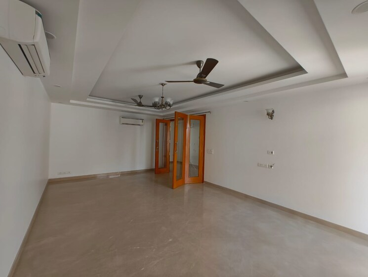 Room, greater kailash i 4 Bedroom 350 Sq.Yd. Builder Floor In Greater Kailash I Delhi 9279625