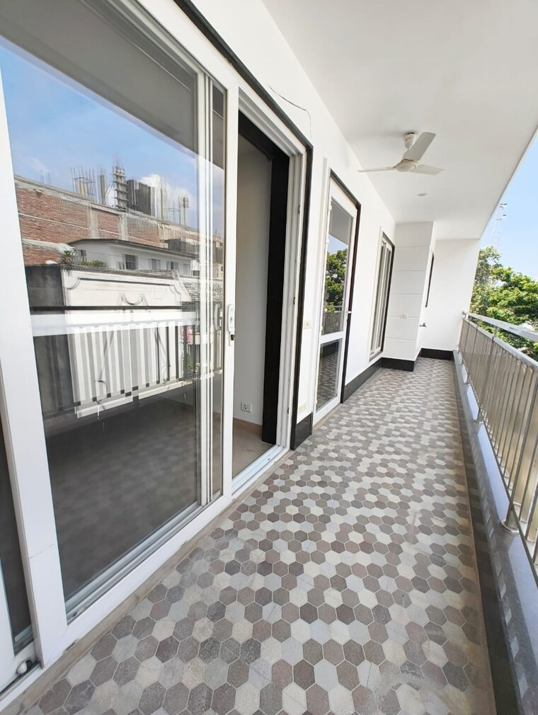 Balcony, greater kailash i 4 Bedroom 350 Sq.Yd. Builder Floor In Greater Kailash I Delhi 9279625