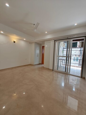 Room in 4 BHK Builder Floor at Greater Kailash I – for Rent