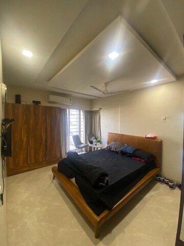 Bedroom in 2 BHK Apartment at Pegasus Apartment, Santacruz West – for Rent