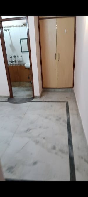 Room in 2 BHK Builder Floor at Govindpuri – for Rent