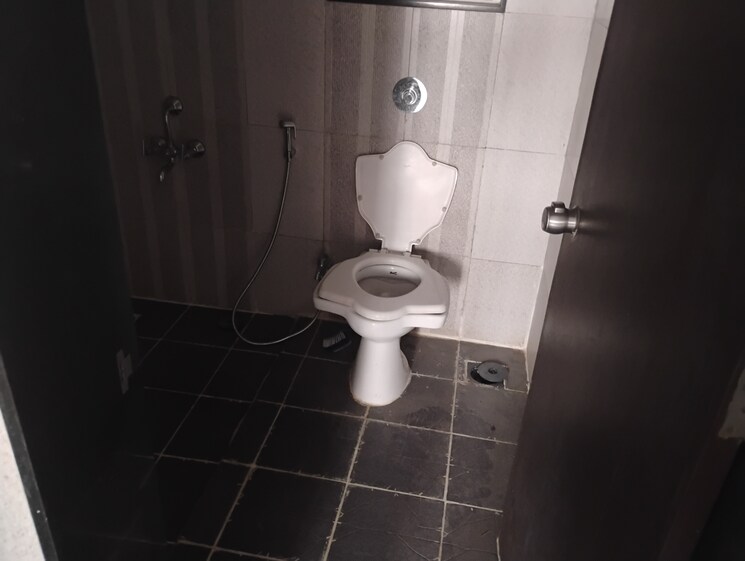 Bathroom, paranjape-schemes-madhukosh 3 Bedroom 1450 Sq.Ft. Apartment In Dhayari Pune 9279648