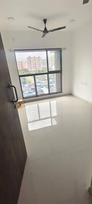1 BHK Apartment For Rent in Ruparel Elara, Kandivali West