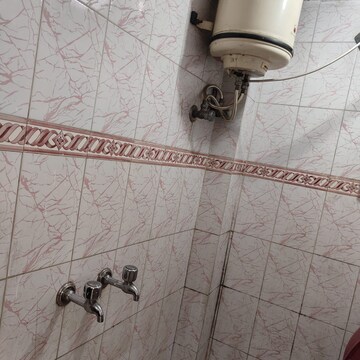 Bathroom in 1 RK Builder Floor at Lajpat Nagar – for Rent