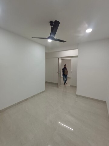 Room in 3 BHK Apartment at Highland Park Andheri West, Andheri West – for Rent