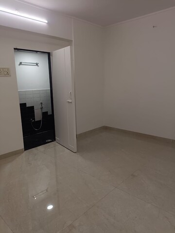 Room in 3 BHK Apartment at Highland Park Andheri West, Andheri West – for Rent