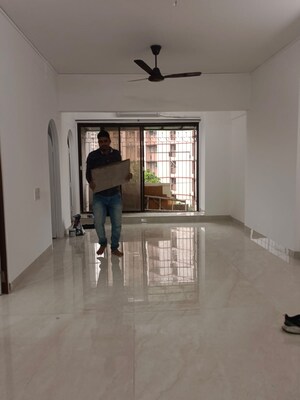 Room in 3 BHK Apartment at Highland Park Andheri West, Andheri West – for Rent