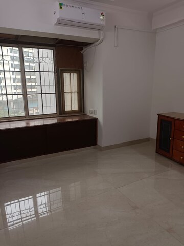 Room in 3 BHK Apartment at Highland Park Andheri West, Andheri West – for Rent