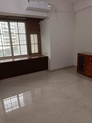 Room in 3 BHK Apartment at Highland Park Andheri West, Andheri West – for Rent