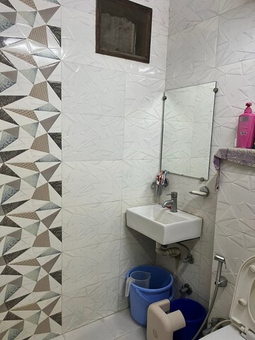 Bathroom in 1 RK Builder Floor at East Of Kailash – for Rent