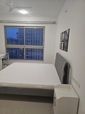 Furnished Amenities in 2 BHK Apartment at Hiranandani Fortune City, New Panvel – for Rent