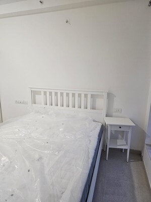 Room in 2 BHK Apartment at Hiranandani Fortune City, New Panvel – for Rent