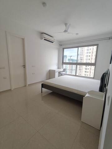 Room in 2 BHK Apartment at Hiranandani Fortune City, New Panvel – for Rent