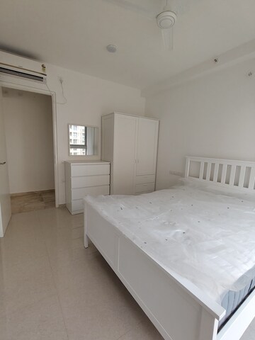 Room in 2 BHK Apartment at Hiranandani Fortune City, New Panvel – for Rent